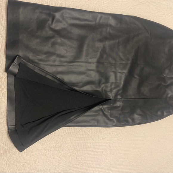 Fux leather skirt - Picture 3 of 3